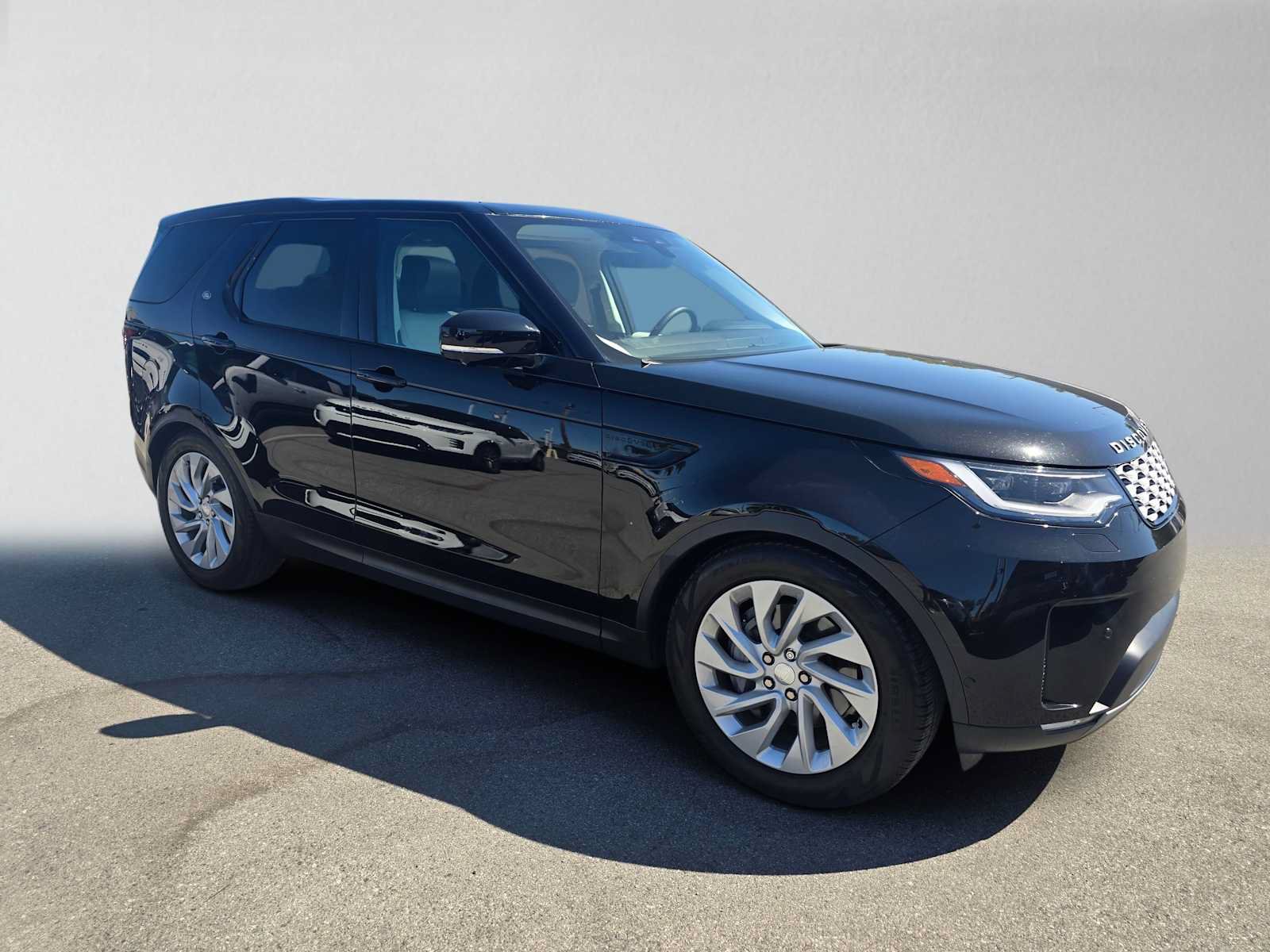 Used 2025 Land Rover Discovery S AWD/4WD image 7