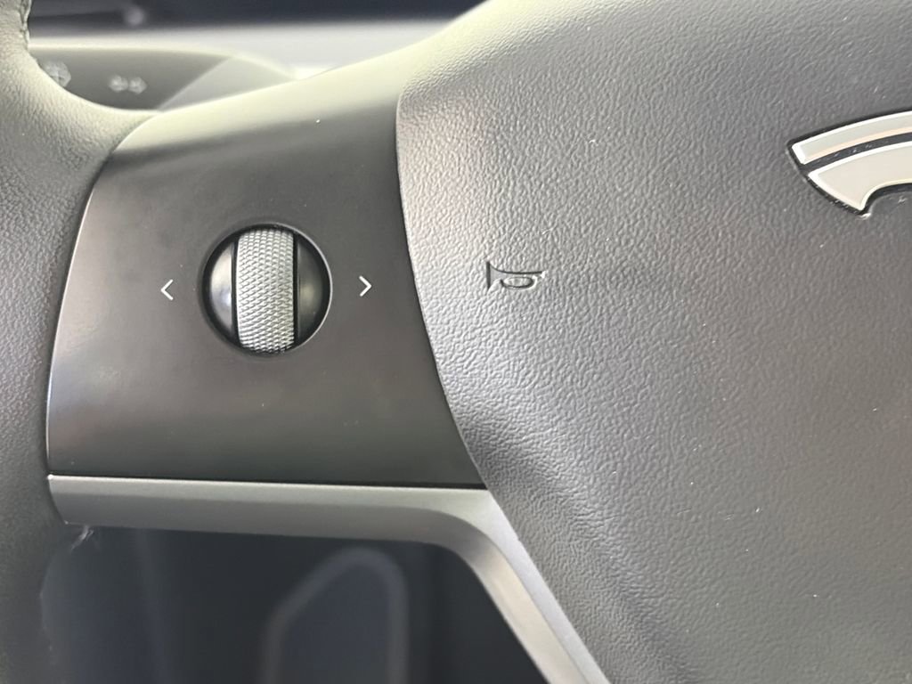 Used 2021 Tesla Model Y Long Range image 16