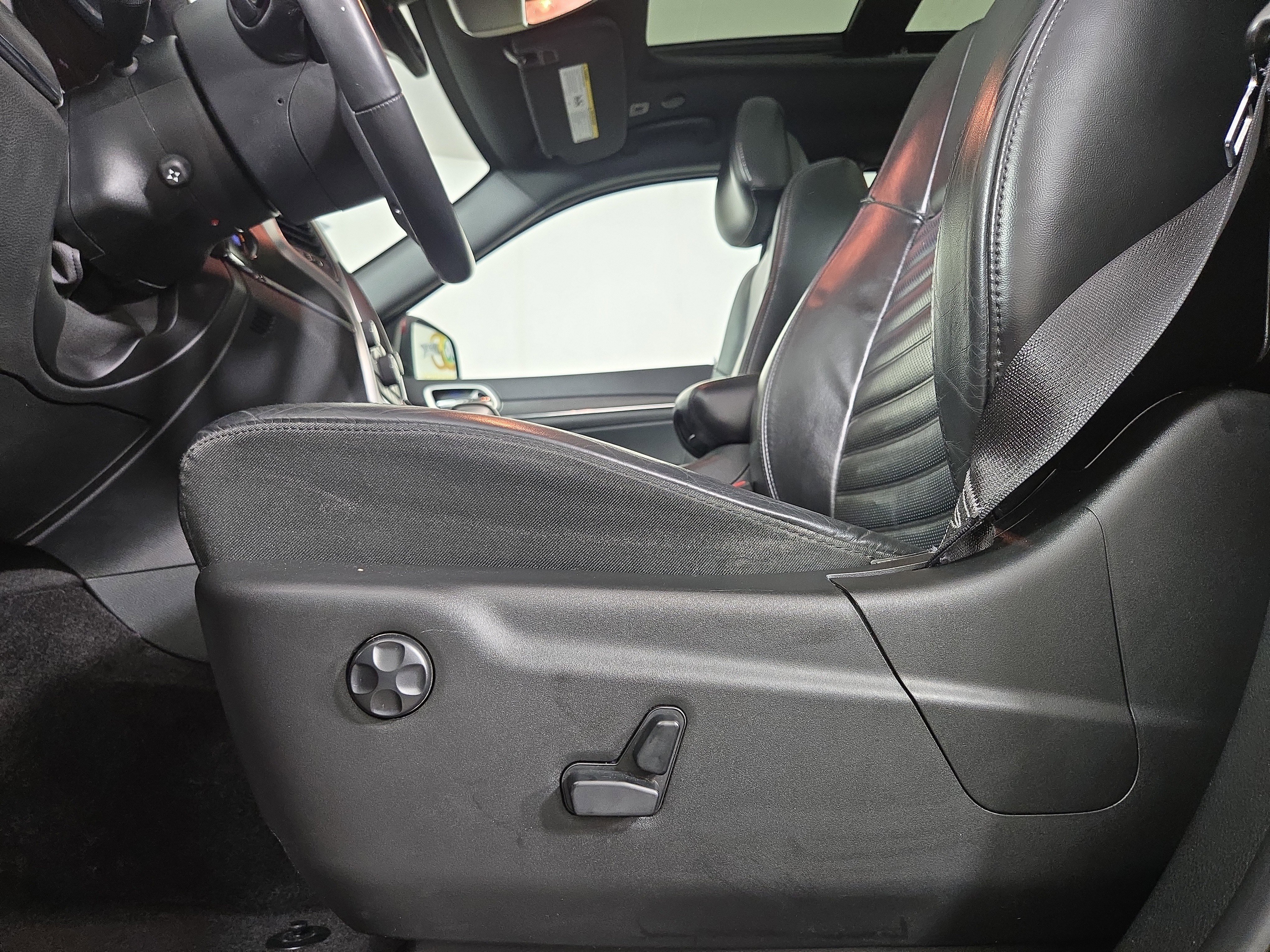 Used 2018 Jeep Grand Cherokee Limited AWD/4WD image 32