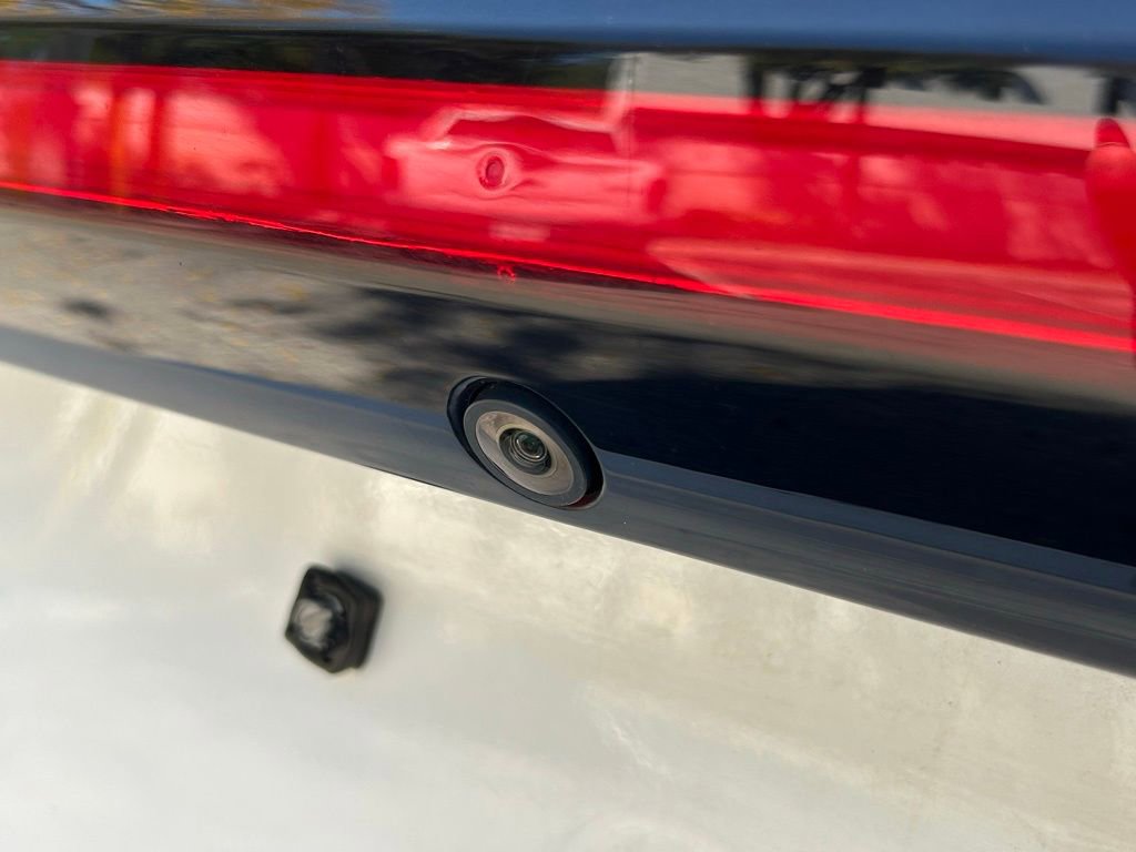 Used 2023 Chrysler Pacifica Touring-L image 39