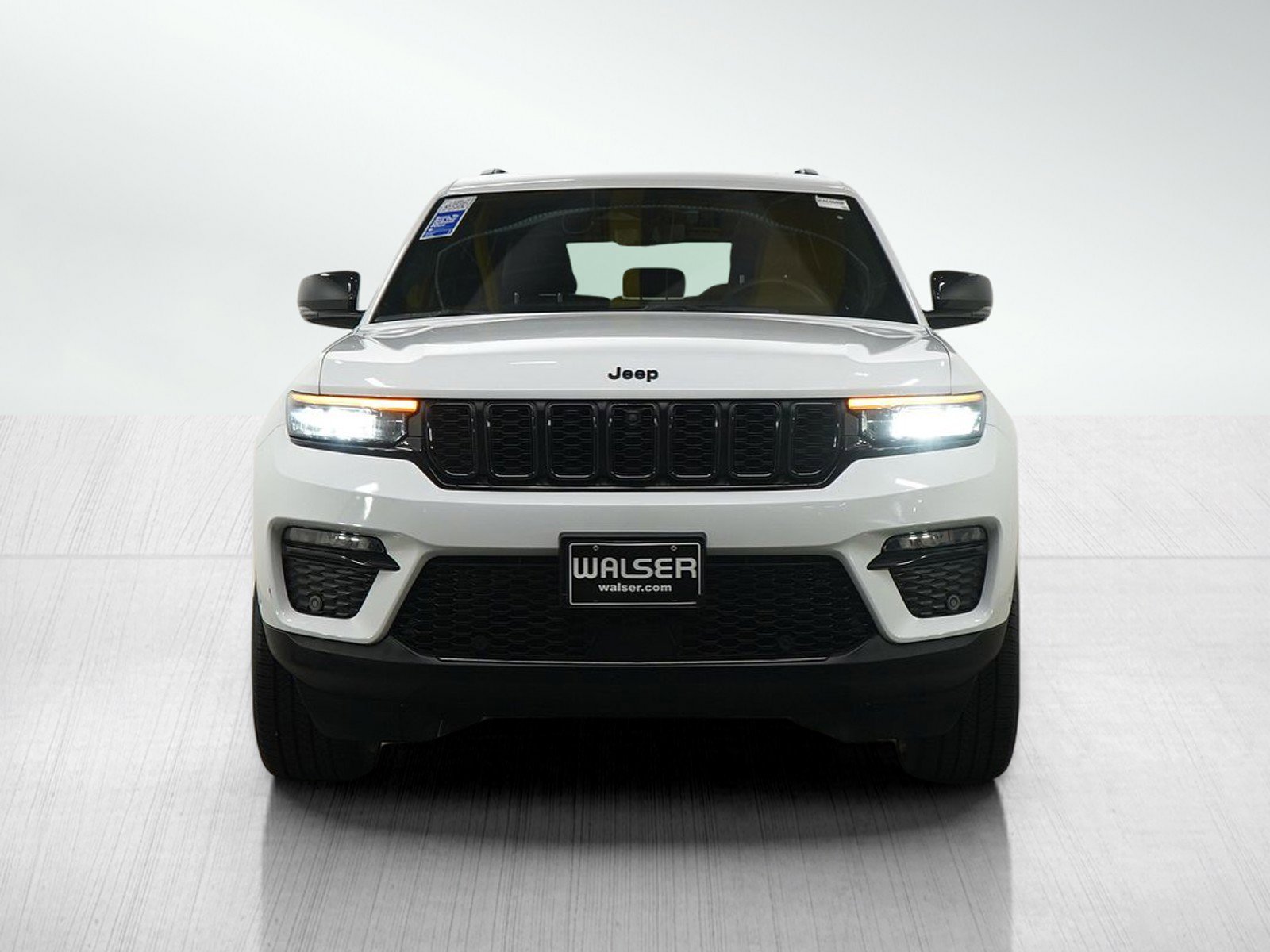 Used 2024 Jeep Grand Cherokee Limited w/ Luxury Tech Group II AWD/4WD image 8