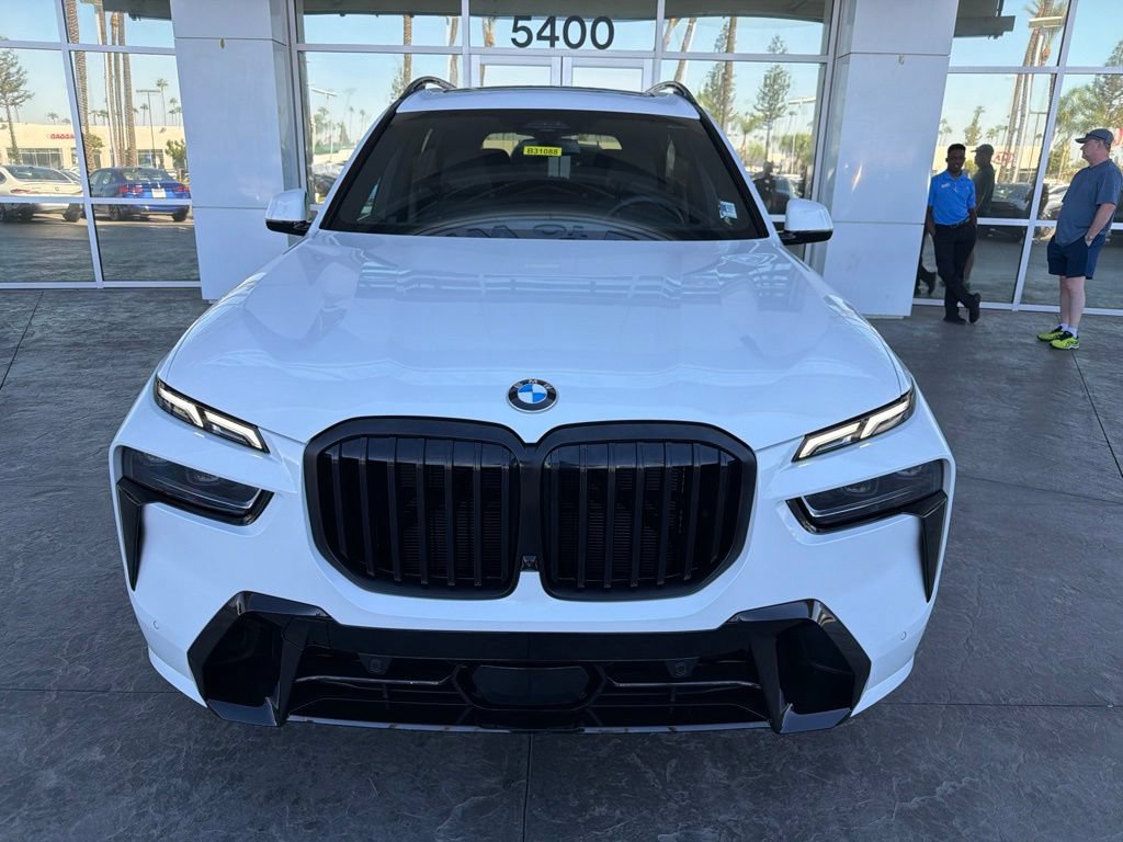 Used 2027 BMW X7 xDrive40i w/ M Sport Package AWD/4WD image 2