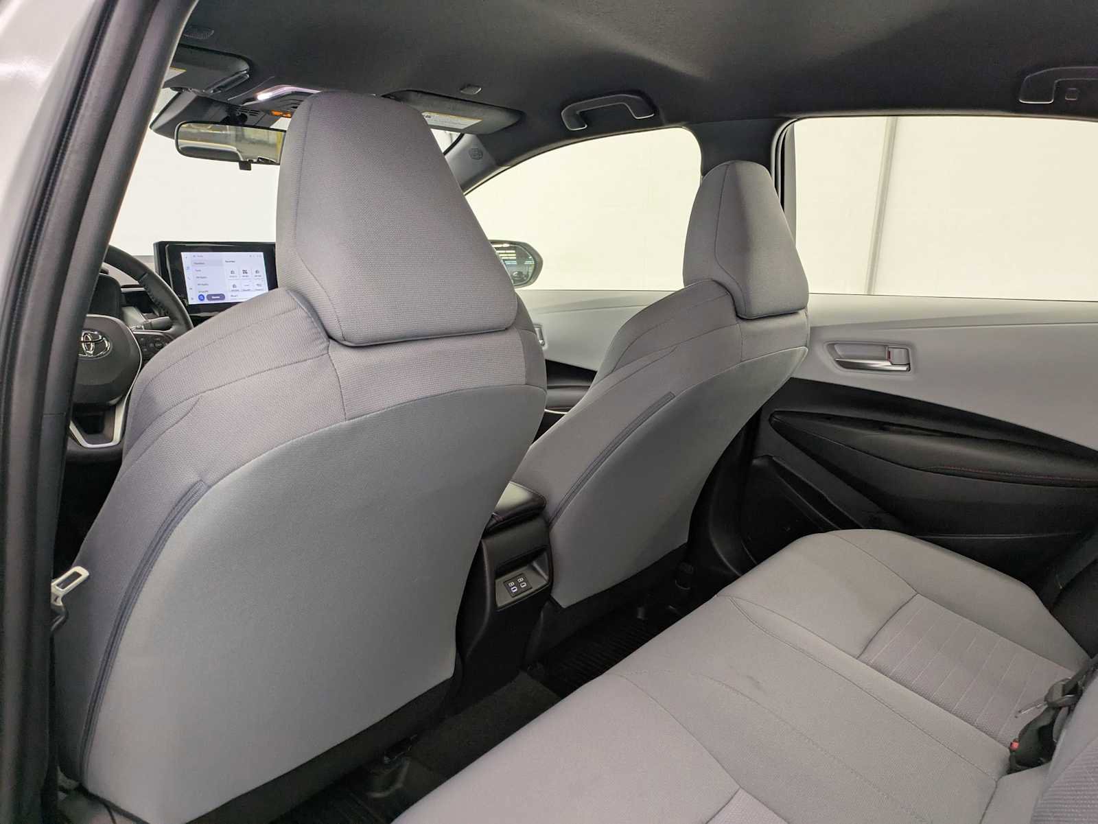 Used 2025 Toyota Corolla SE w/ Convenience Package FWD image 19