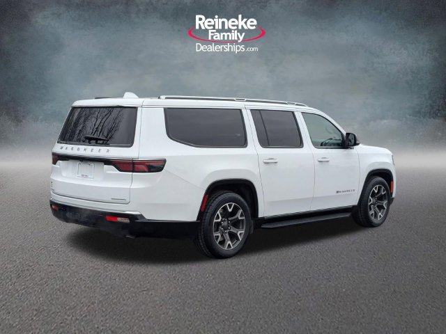 Used 2023 Jeep Wagoneer L Series III w/ Preferred Equipment Group AWD/4WD image 5