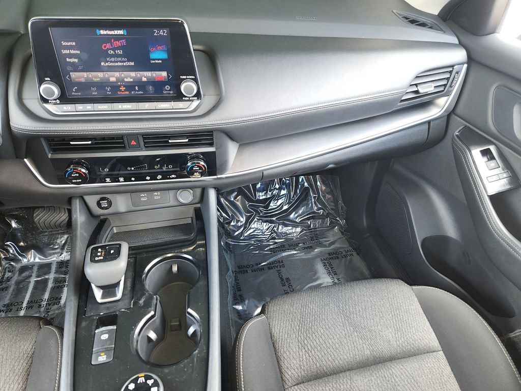 Used 2025 Nissan Rogue SV image 16