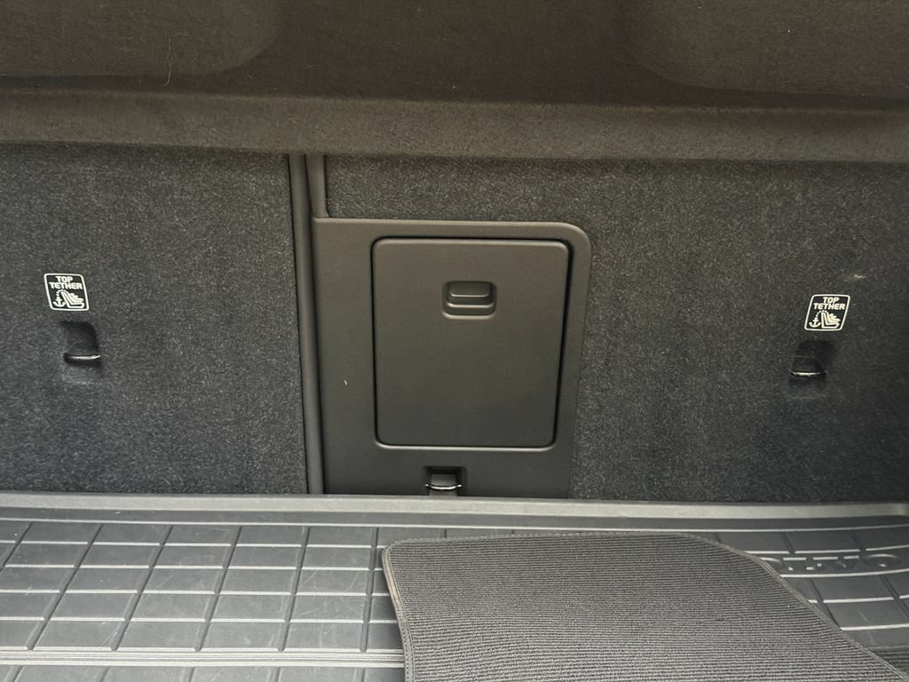 Certified 2023 Volvo C40 P8 Recharge Plus w/ Protection Package Premier AWD/4WD image 28