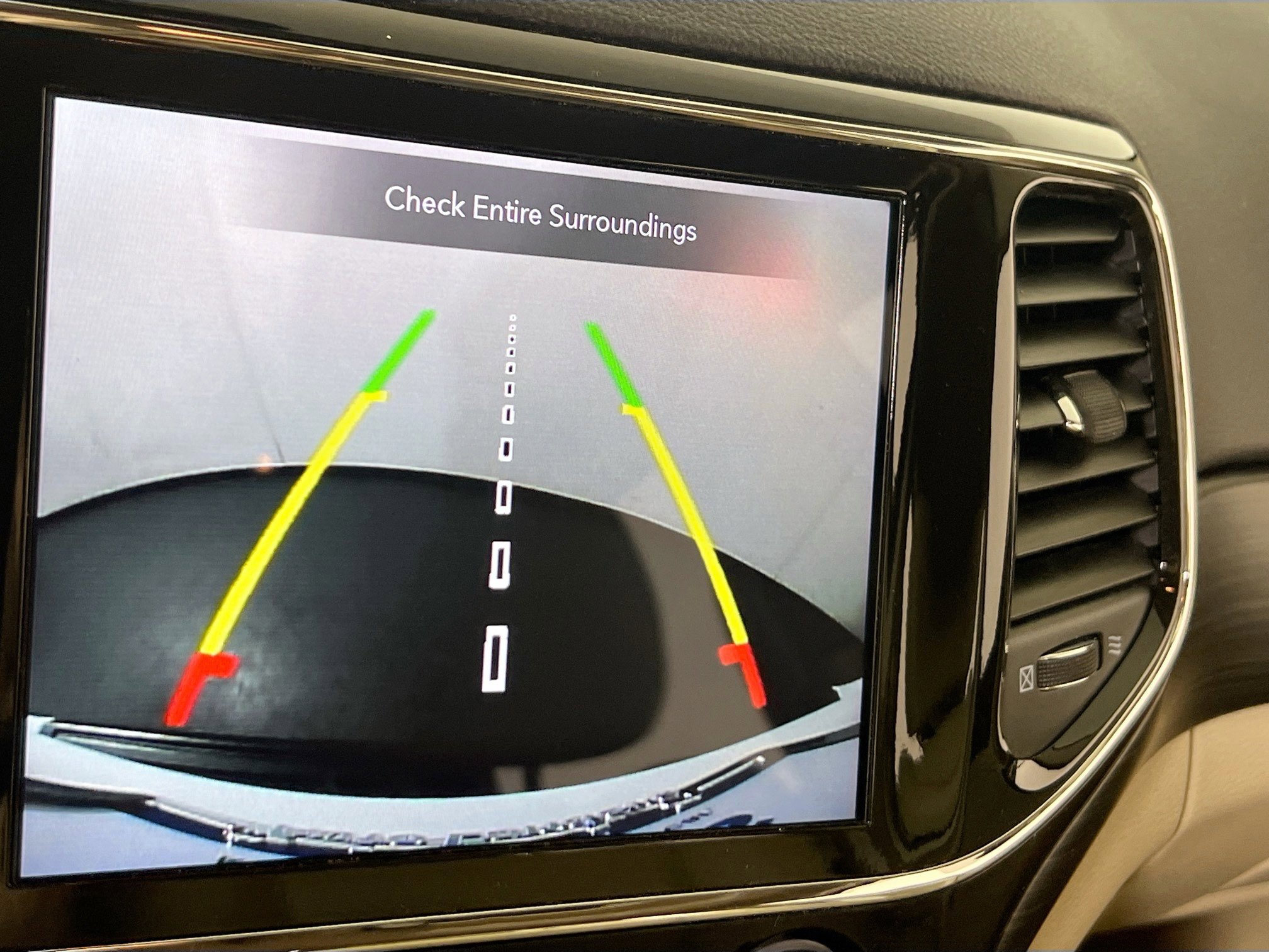 Used 2022 Jeep Grand Cherokee Laredo E image 14