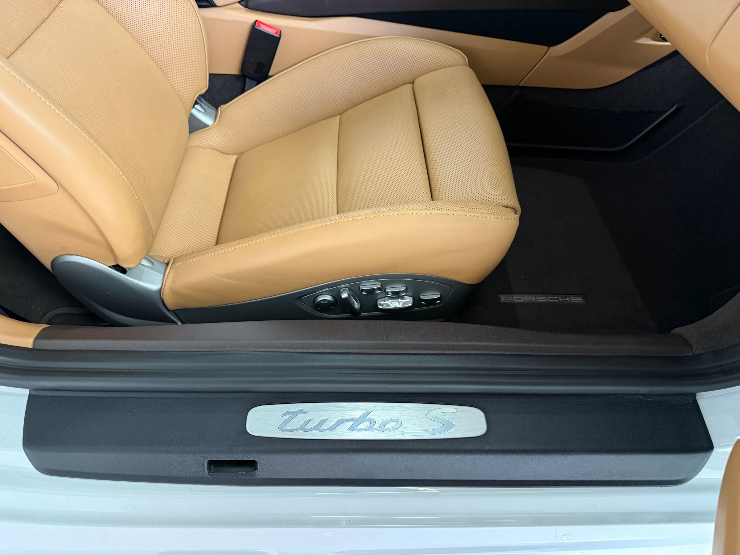 Used 2017 Porsche 911 Turbo S image 25