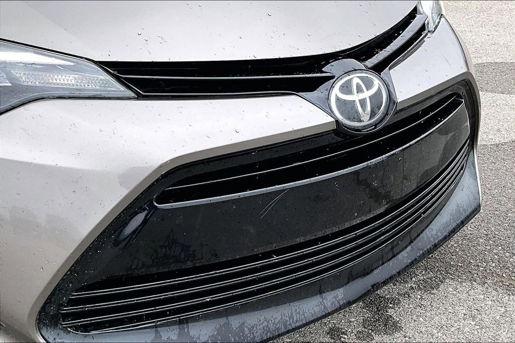 Used 2017 Toyota Corolla LE w/ Carpet Mat Package (TMS) FWD image 25