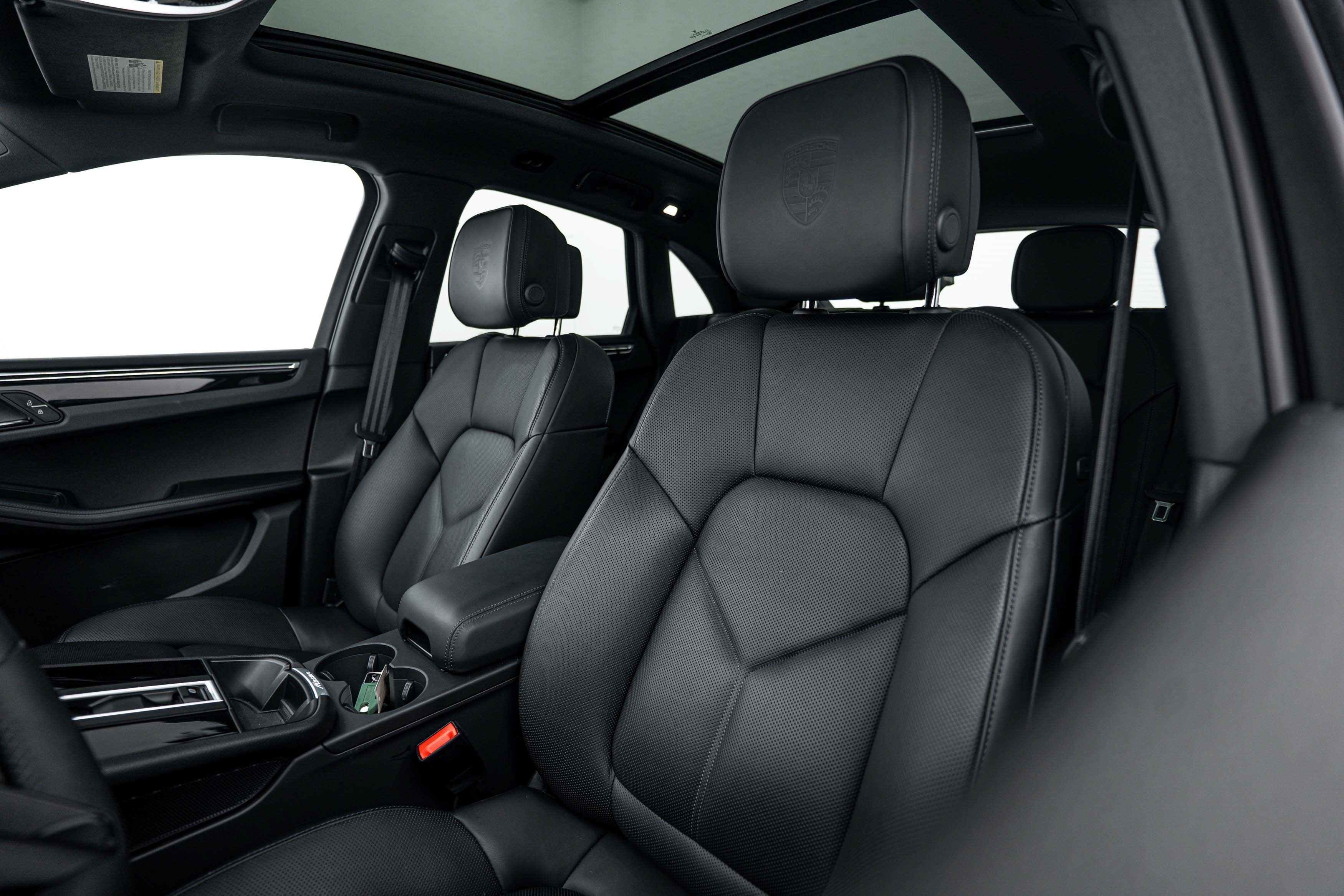 Certified 2026 Porsche Macan Turbo AWD/4WD image 19