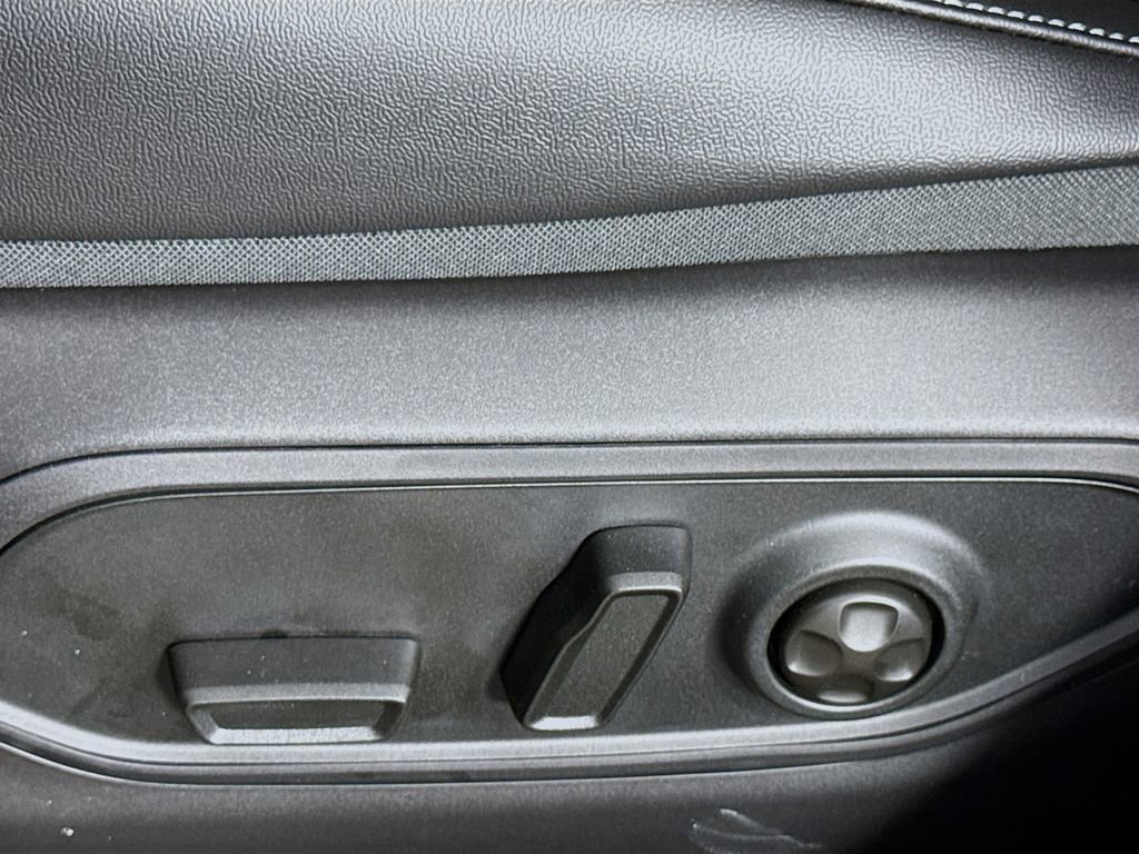 New 2025 Jeep Grand Cherokee Limited w/ Black Appearance Package image 19