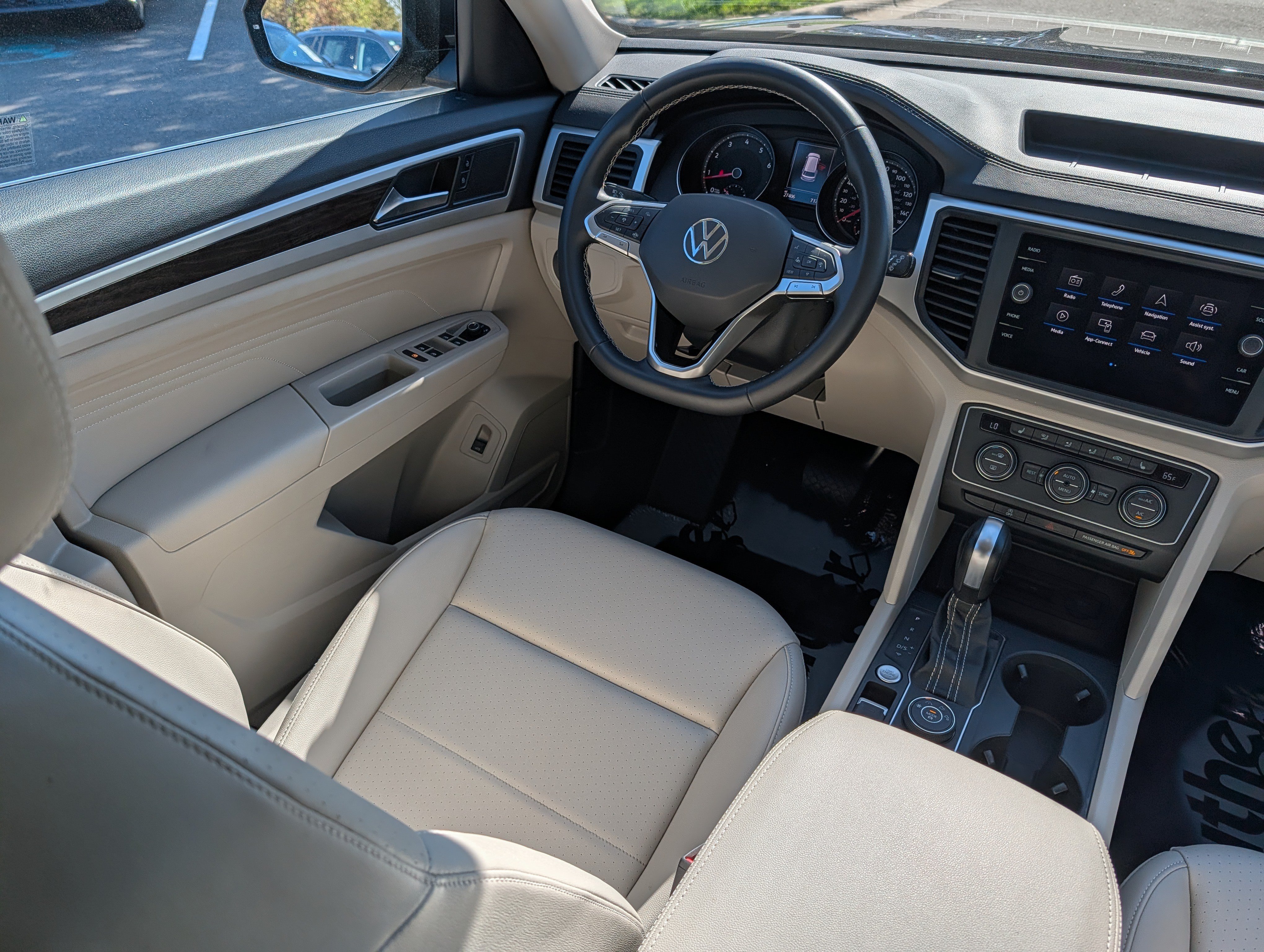 Certified 2021 Volkswagen Atlas SE w/ Panoramic Sunroof Package AWD/4WD image 9