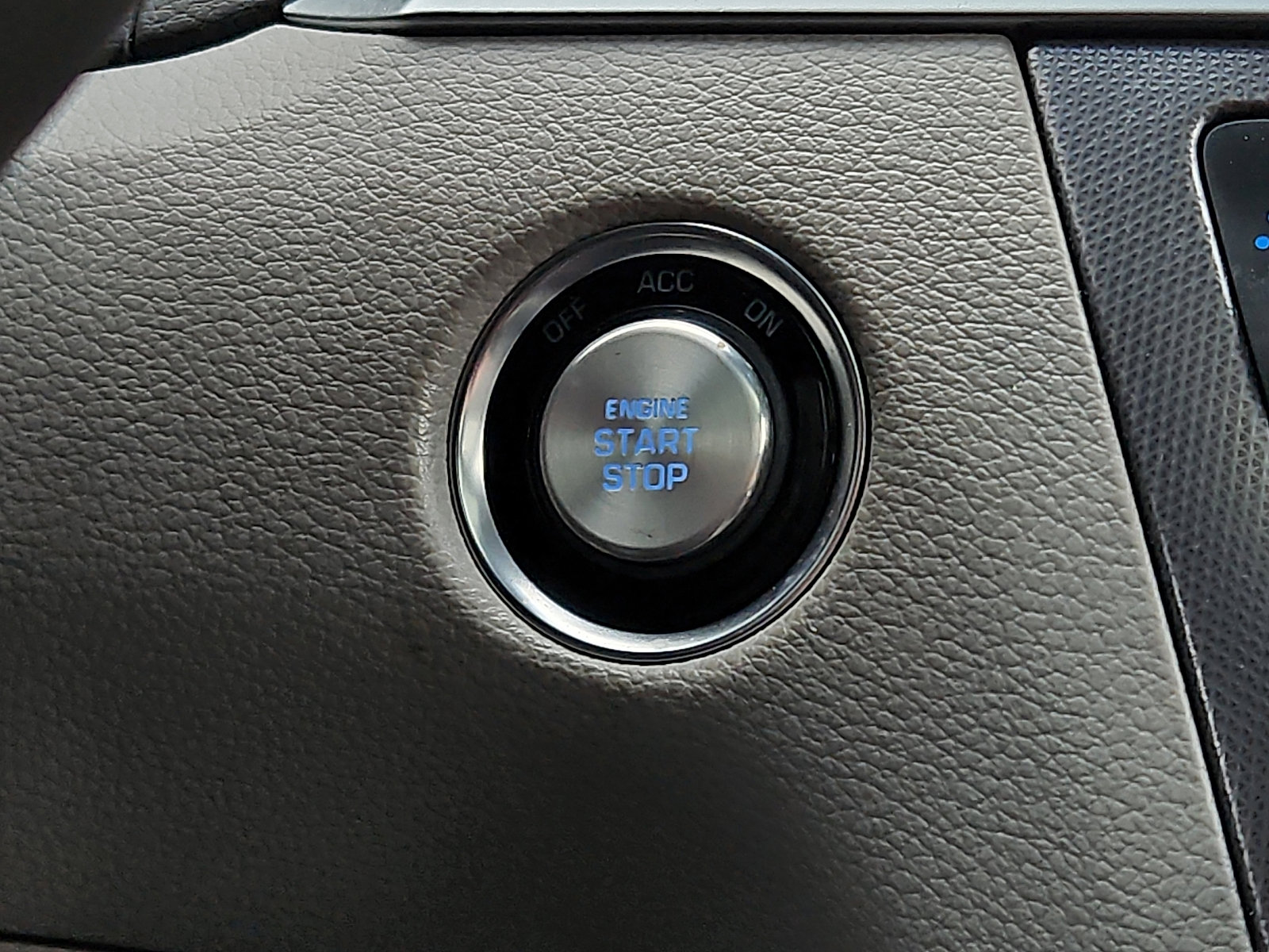 Used 2015 Hyundai Genesis 3.8 w/ Option Group 04 image 24