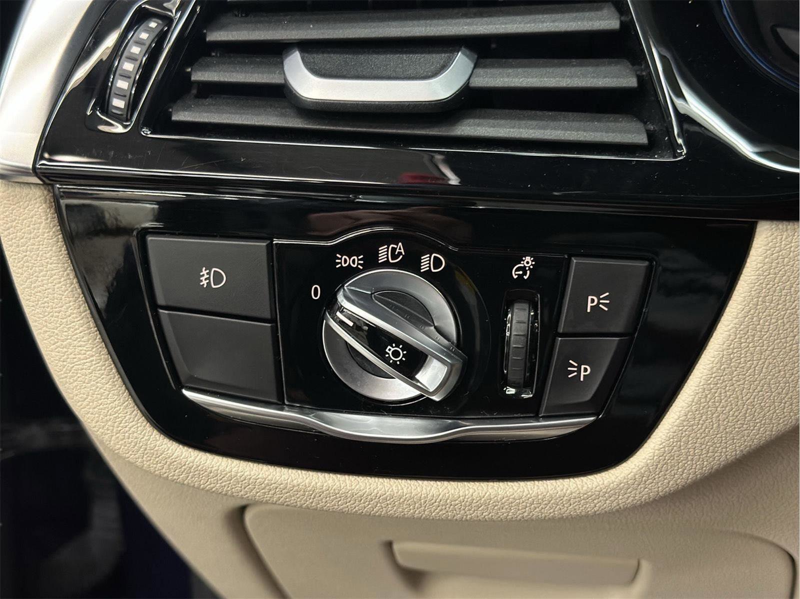 Used 2018 BMW 540i xDrive image 40