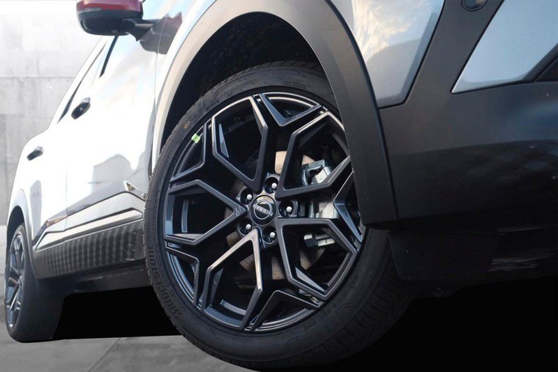 New 2026 Nissan Kicks SR w/ SR Premium Package image 3