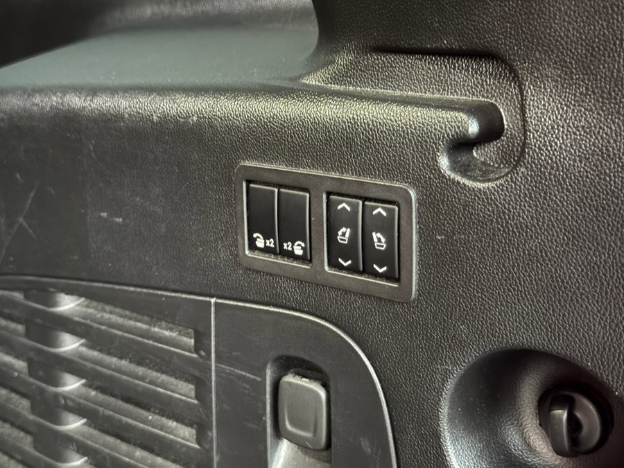 Used 2019 Chevrolet Suburban LT AWD/4WD image 32