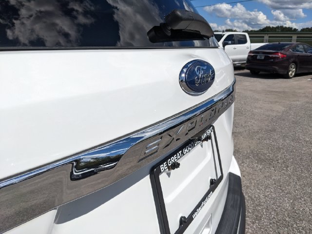 Used 2019 Ford Explorer XLT w/ Equipment Group 202A AWD/4WD image 13