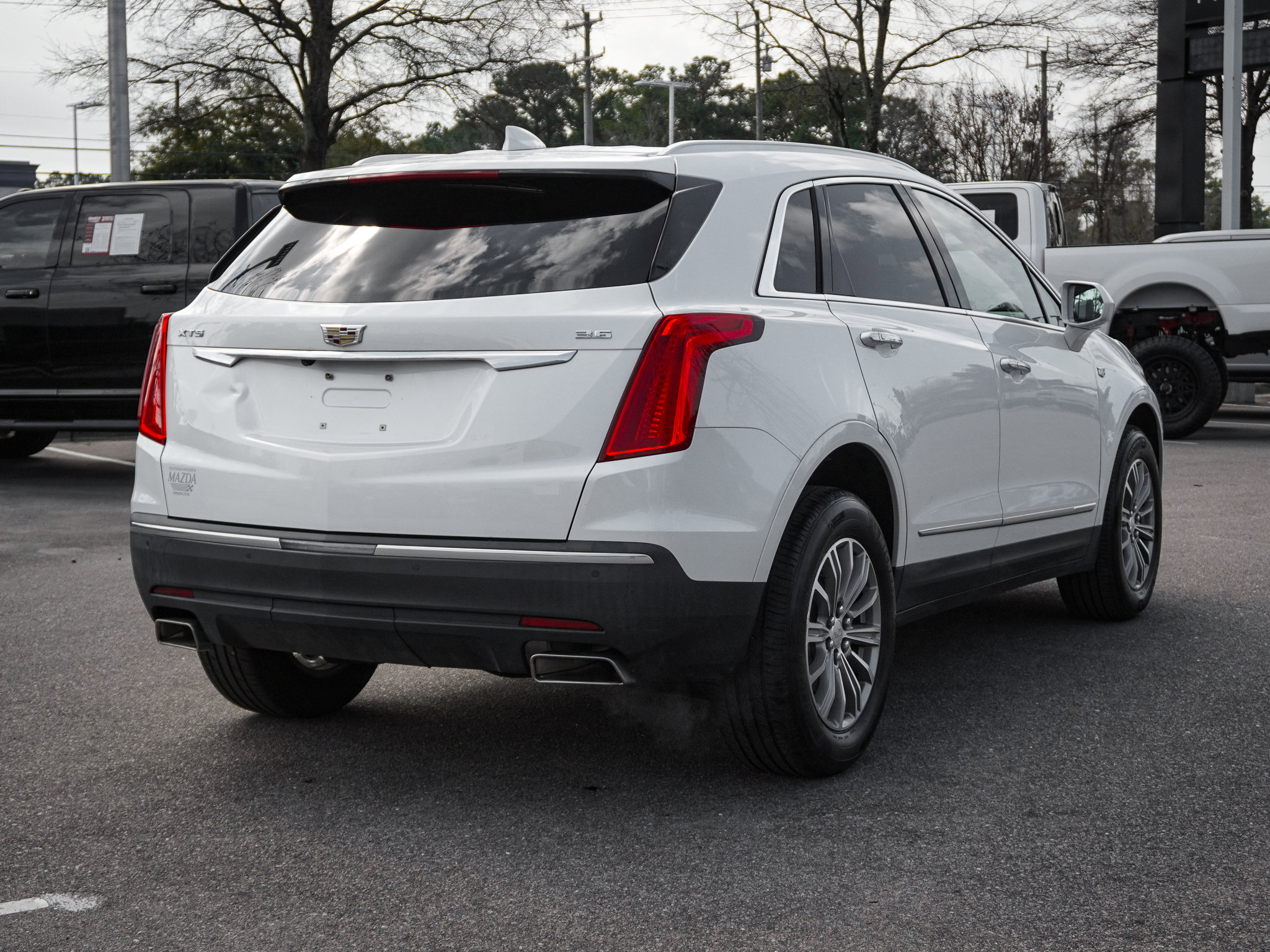 Used 2018 Cadillac XT5 Luxury w/ Driver Awareness Package image 10