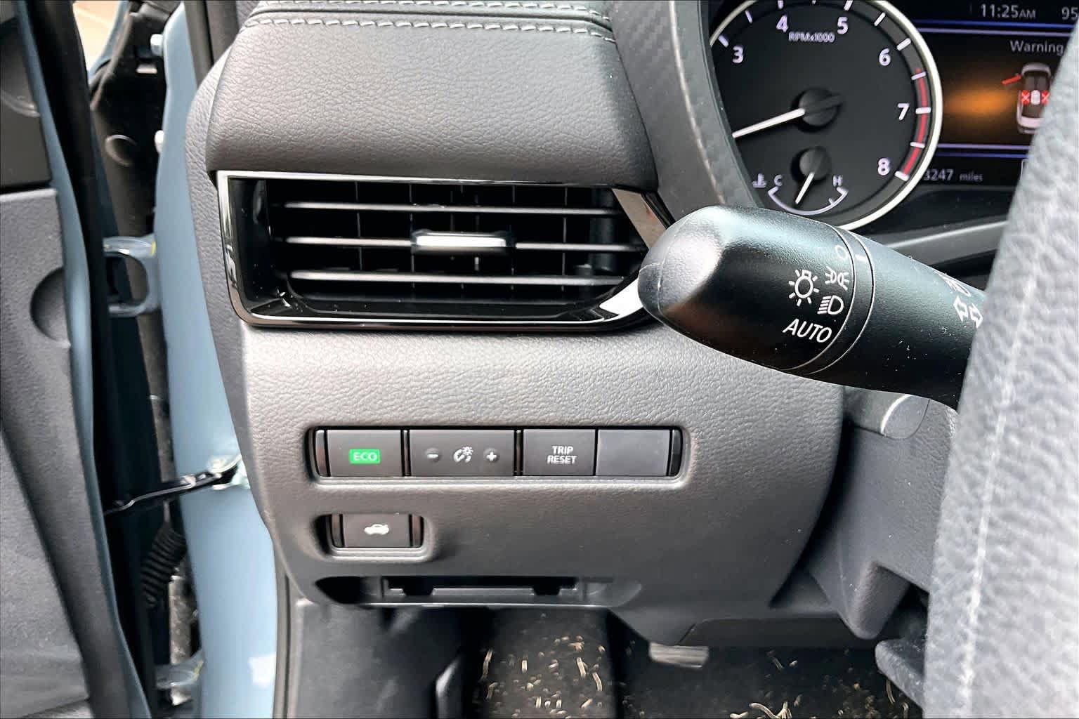 Used 2025 Nissan Sentra SV FWD image 32