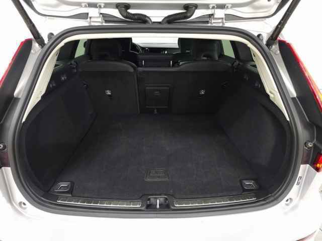 Certified 2025 Volvo V60 B5 Cross Country Plus image 8