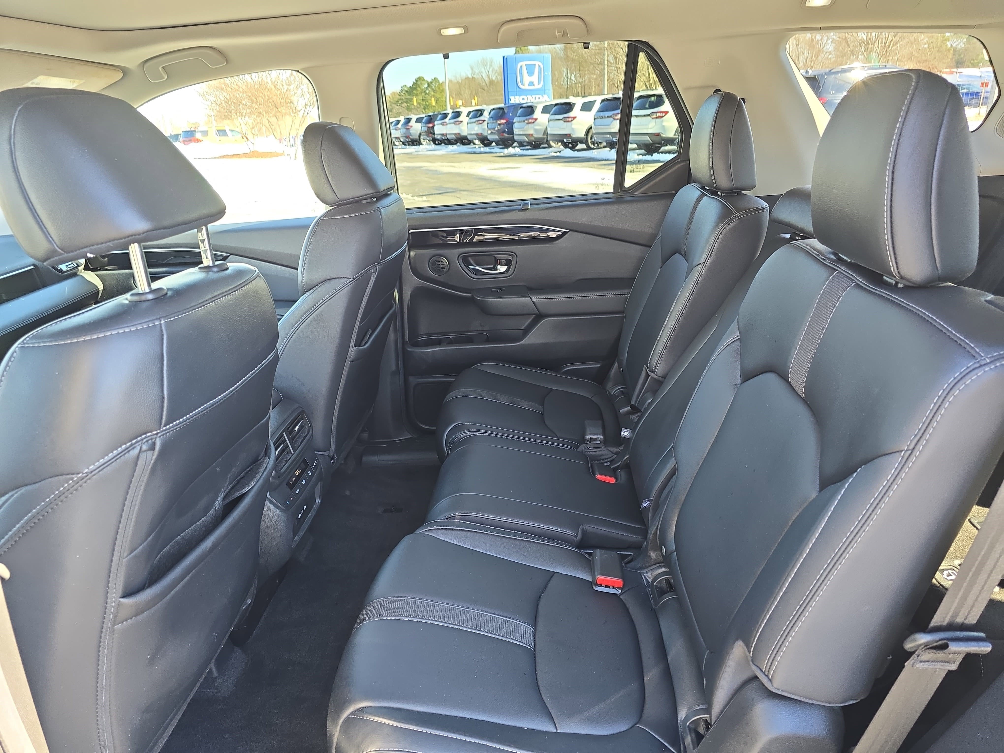 Used 2025 Honda Pilot Touring image 14