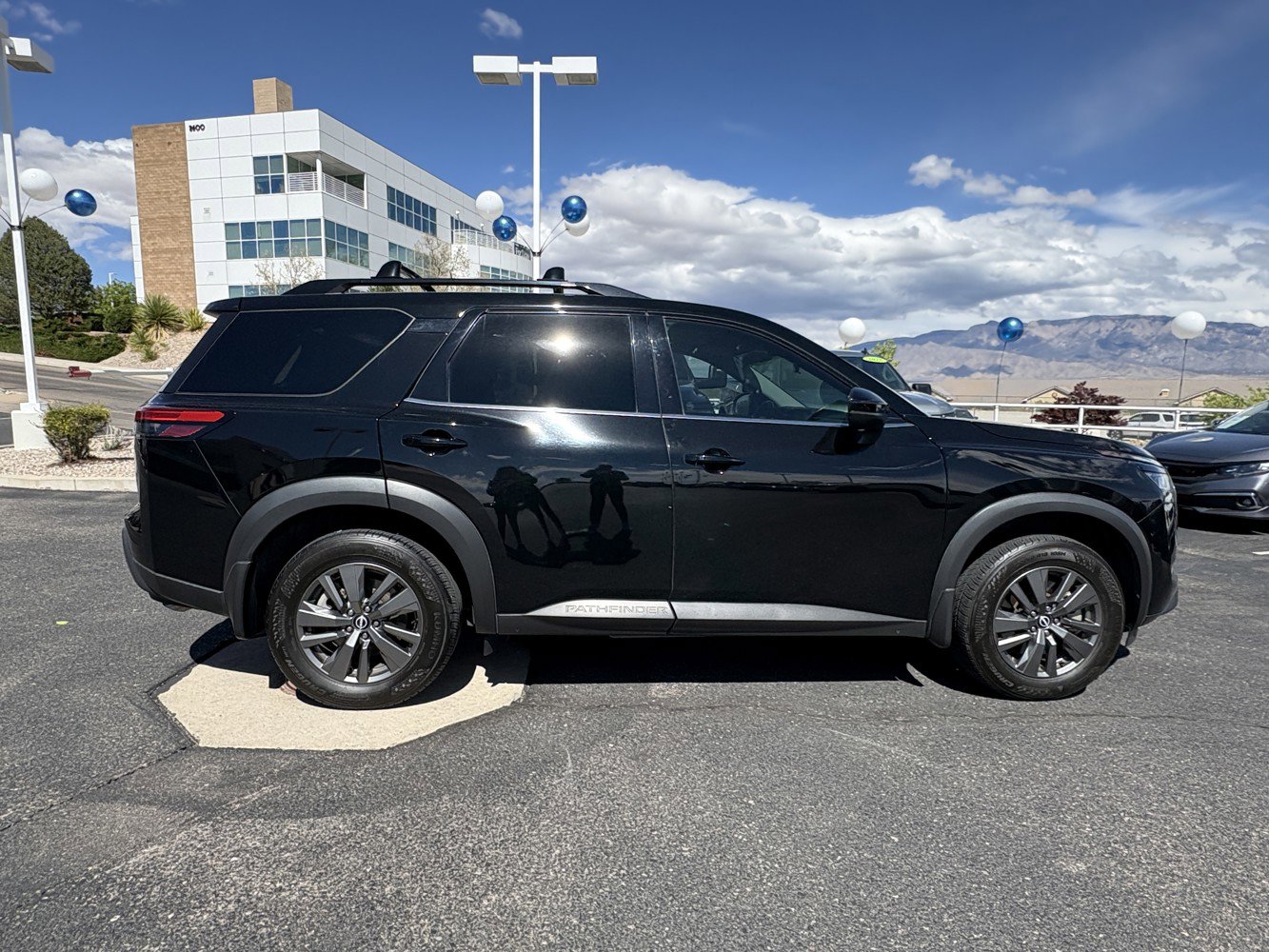 Used 2022 Nissan Pathfinder SV AWD/4WD image 4