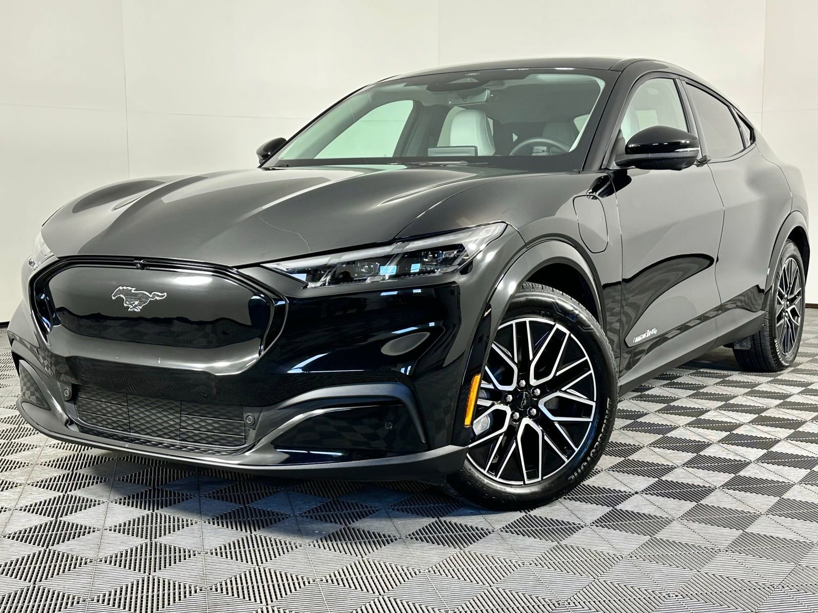 Used 2025 Ford Mustang Mach-E Premium image 41