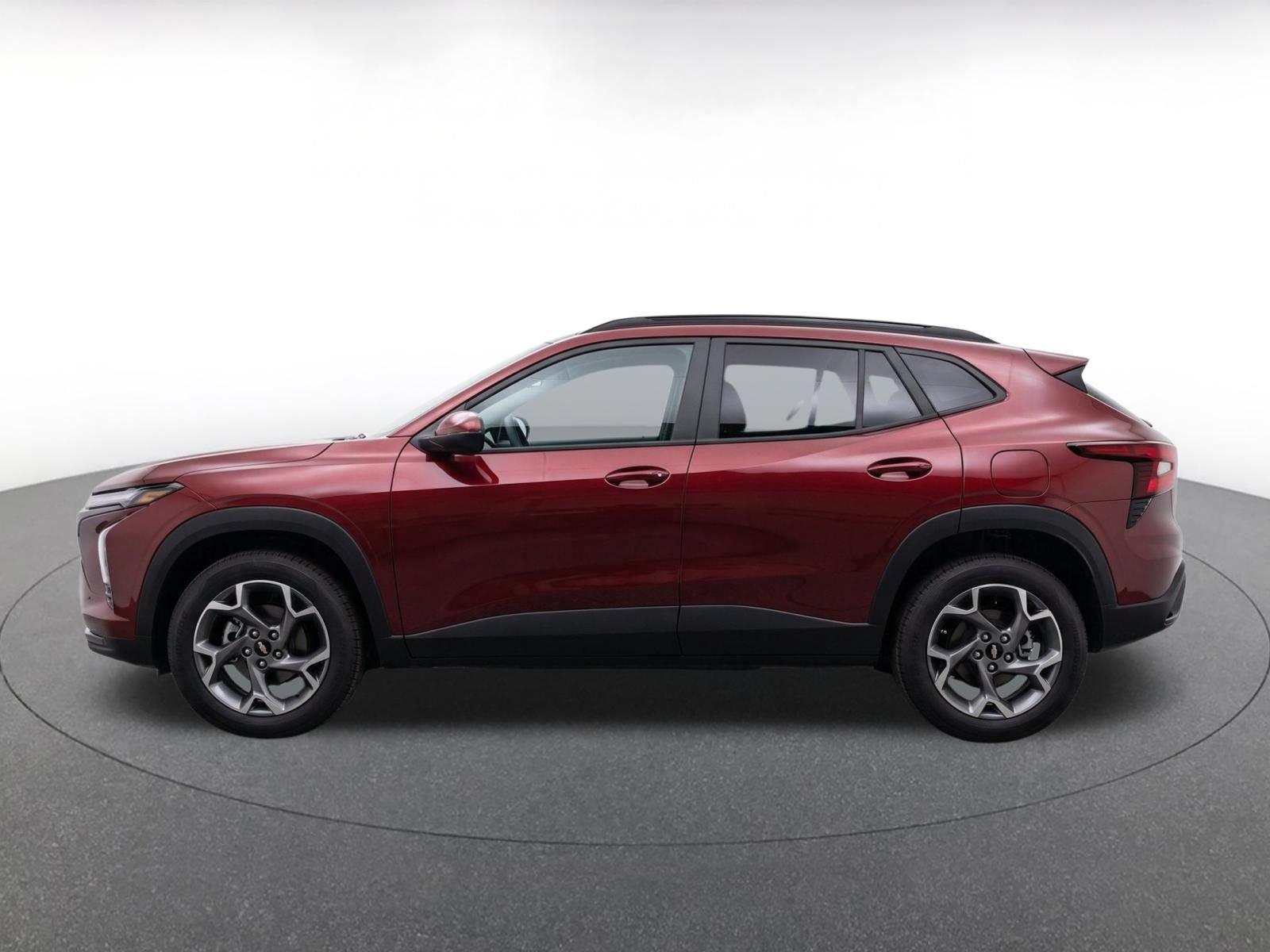 Used 2025 Chevrolet Trax LT FWD image 4
