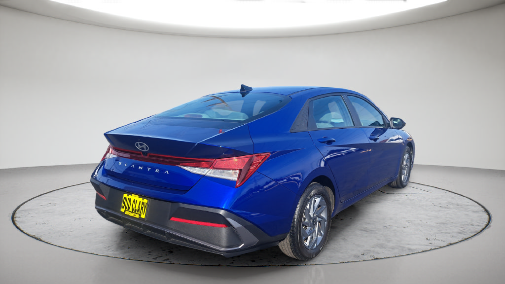 Used 2024 Hyundai Elantra SEL FWD image 17
