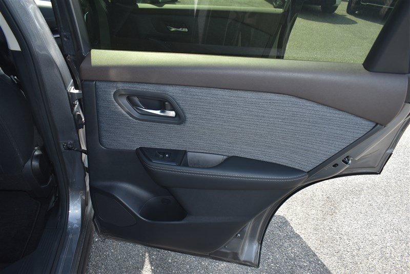 Used 2023 Nissan Rogue SV AWD/4WD image 26