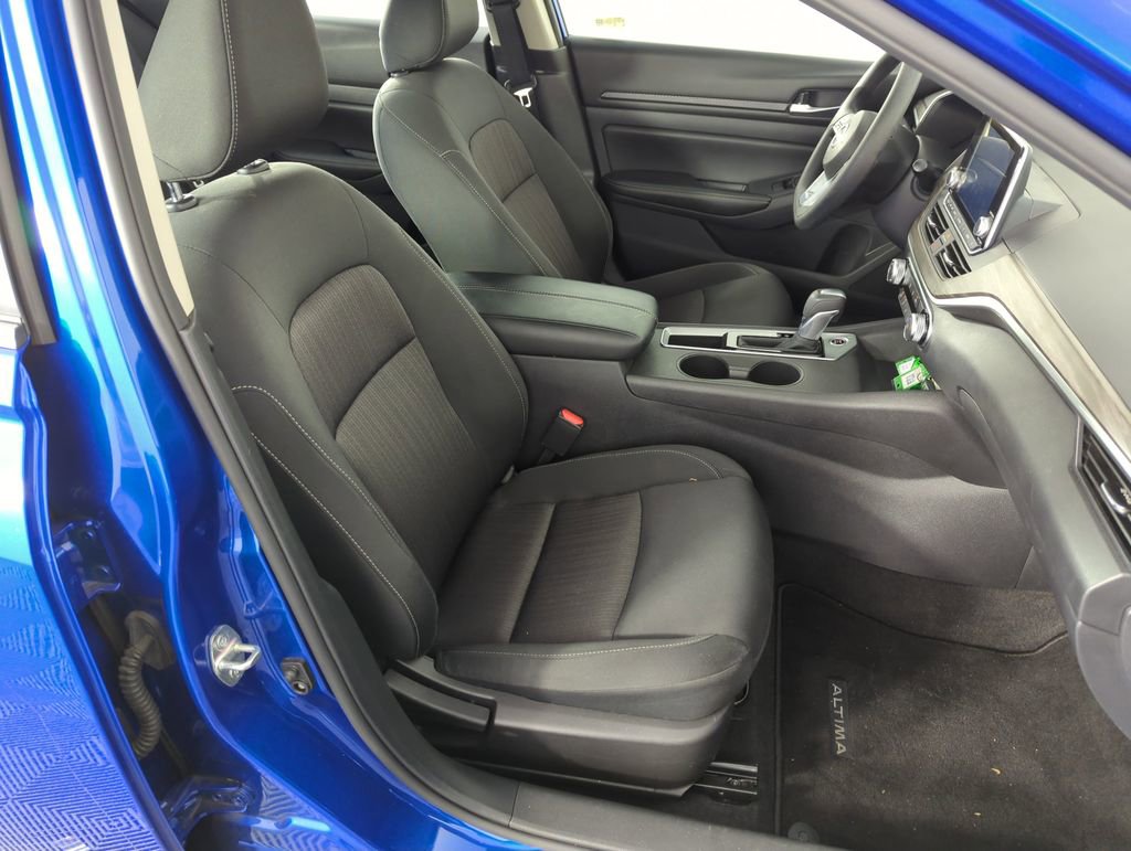 Used 2025 Nissan Altima 2.5 SV image 35