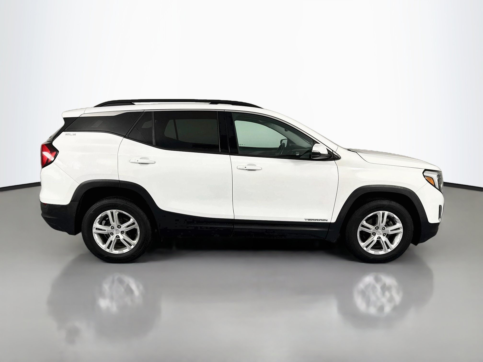 Used 2020 GMC Terrain SLE w/ Driver Convenience Package AWD/4WD image 4