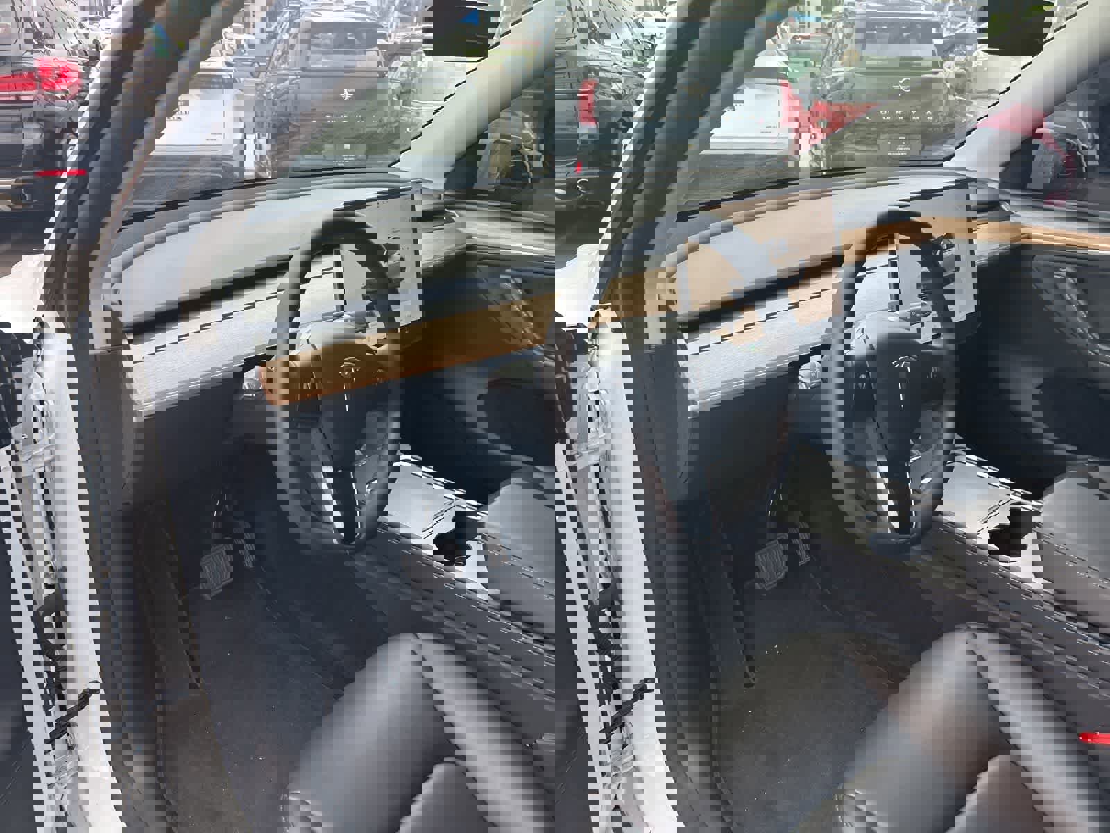 Used 2024 Tesla Model Y Long Range image 25