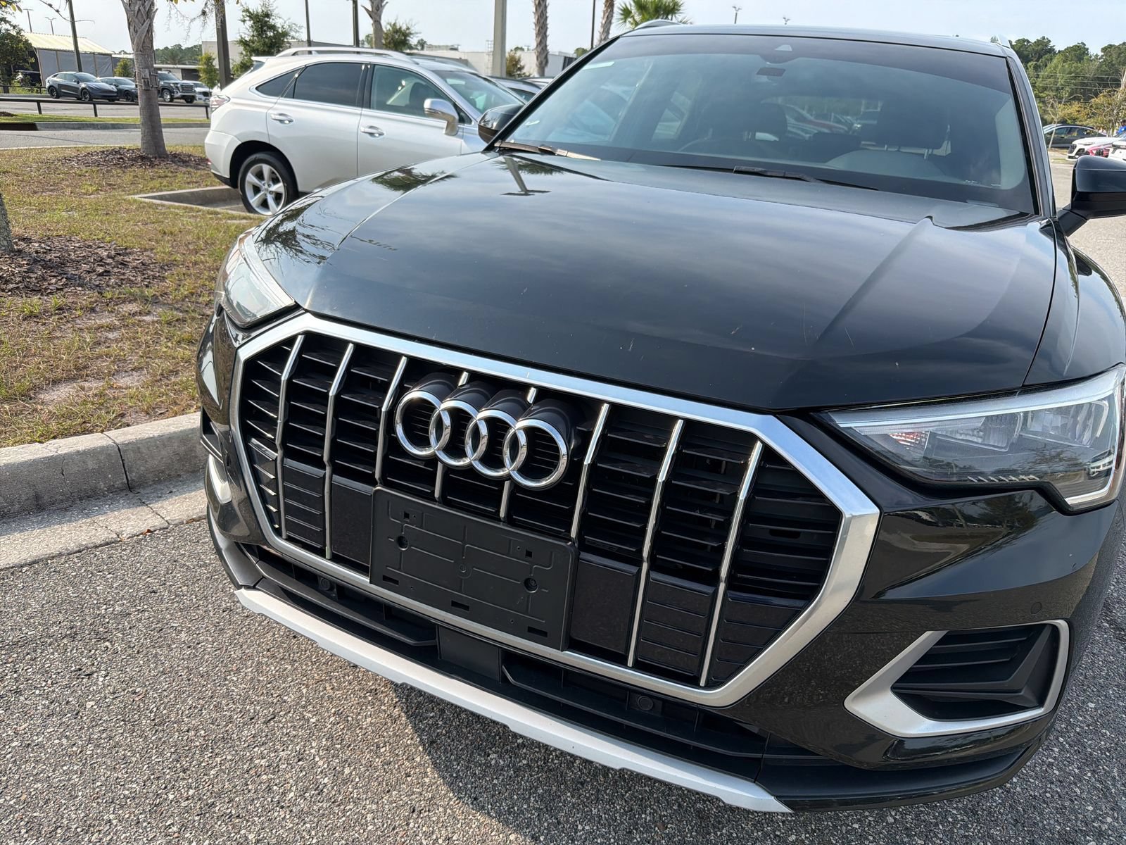 Used 2020 Audi Q3 2.0T Premium w/ Convenience Package AWD/4WD image 9
