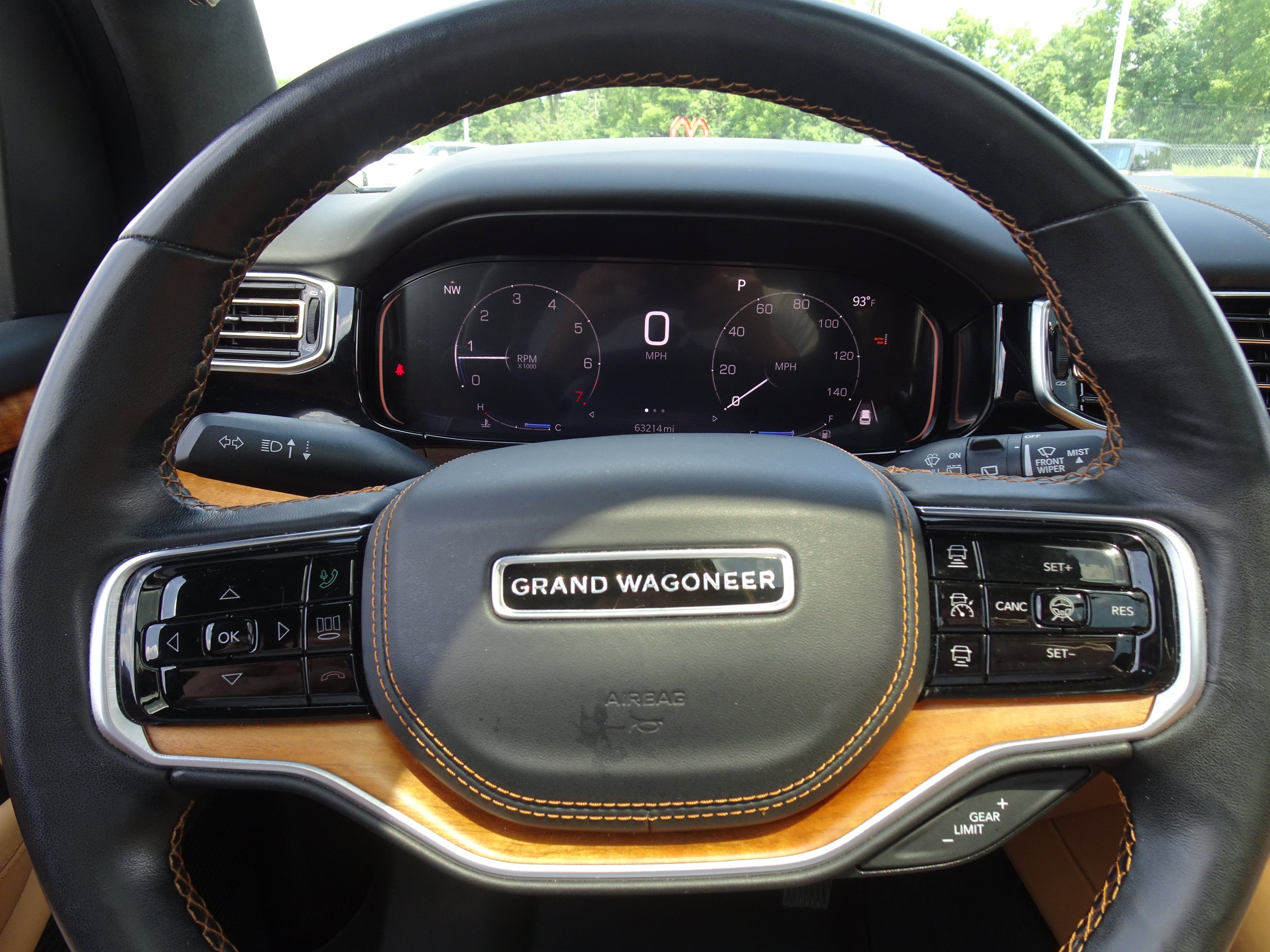 Used 2022 Jeep Grand Wagoneer Series III w/ HD Trailer Tow Package AWD/4WD image 27