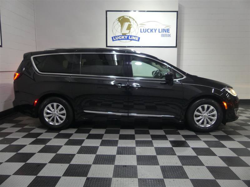 Used 2018 Chrysler Pacifica Touring-L Plus FWD image 6