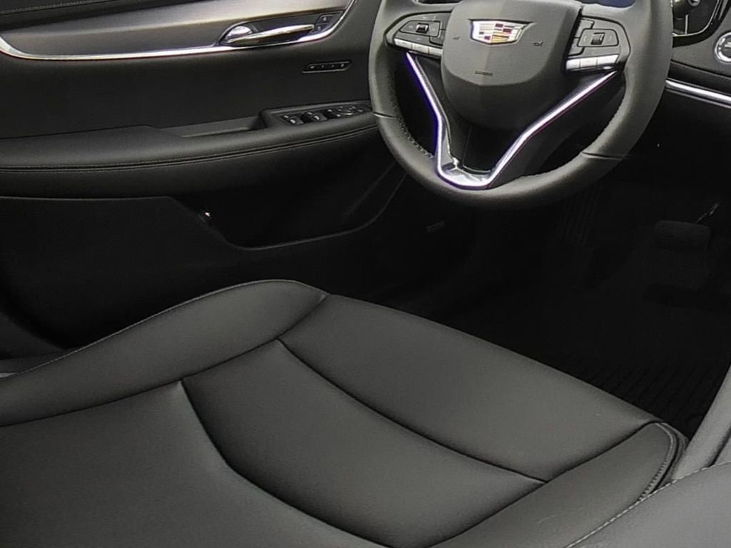 New 2025 Cadillac XT6 Luxury w/ LPO, Floor Liner Package AWD/4WD image 12