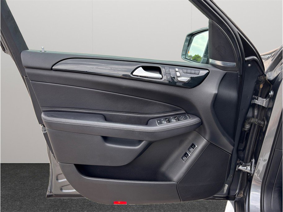 Used 2017 Mercedes-Benz GLS 450 4MATIC image 25