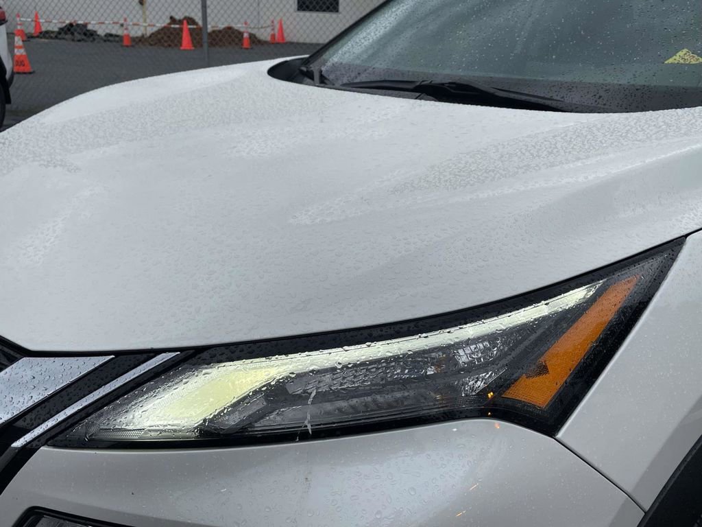 Used 2023 Nissan Rogue SL FWD image 6