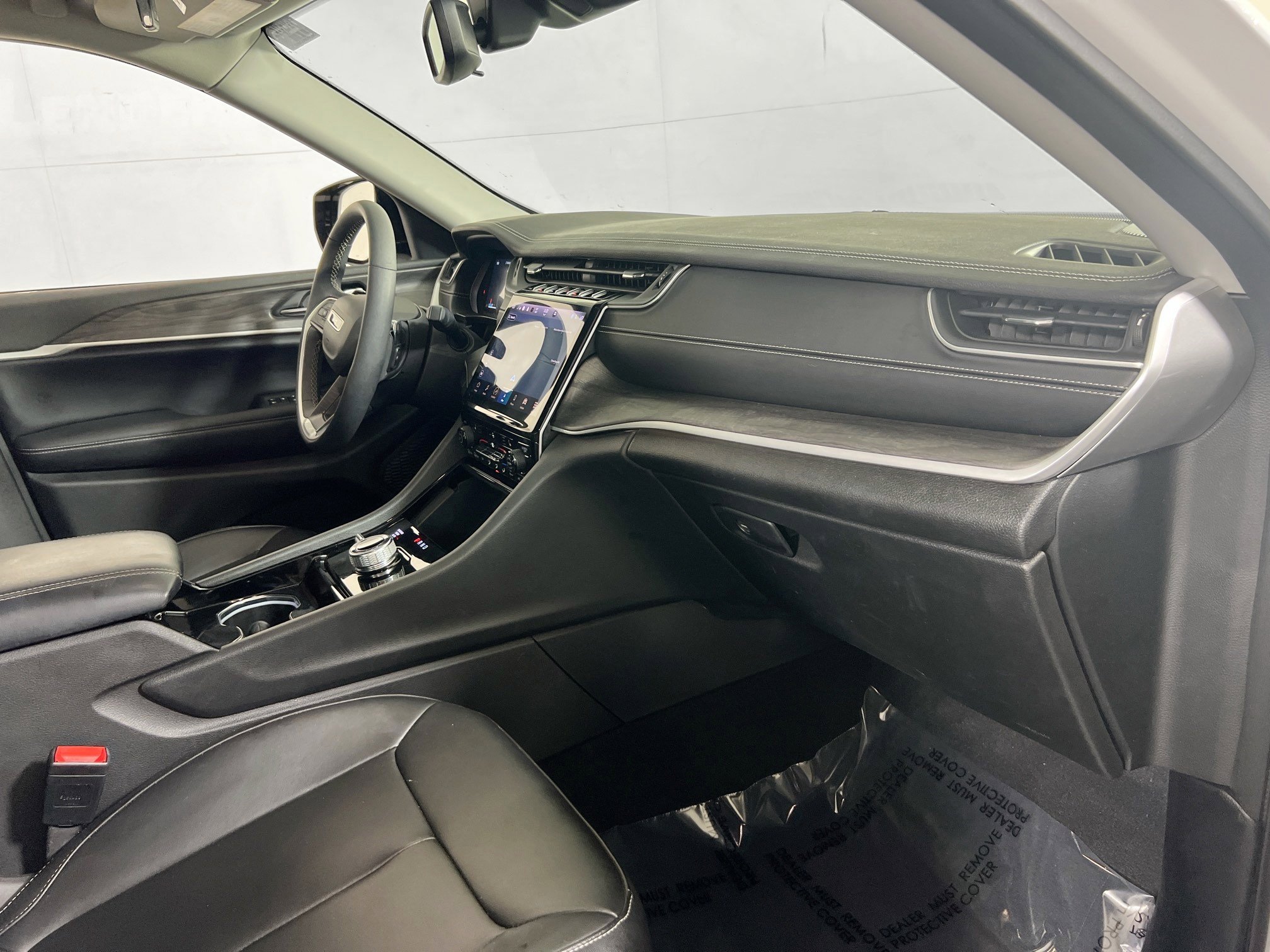 Used 2023 Jeep Grand Cherokee Limited w/ Black Appearance Package image 28