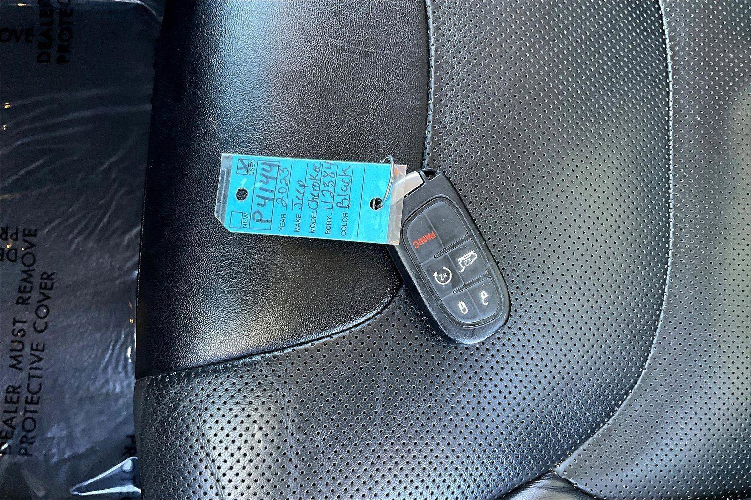 Used 2023 Jeep Cherokee Altitude Lux image 11