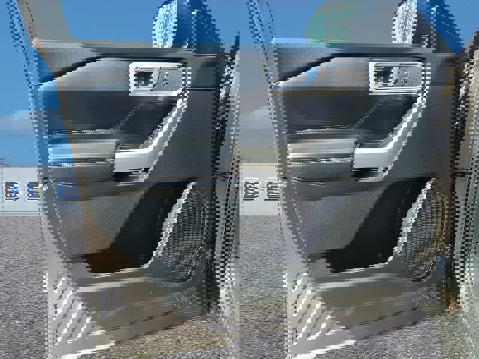 Used 2021 Ford Explorer XLT AWD/4WD image 11