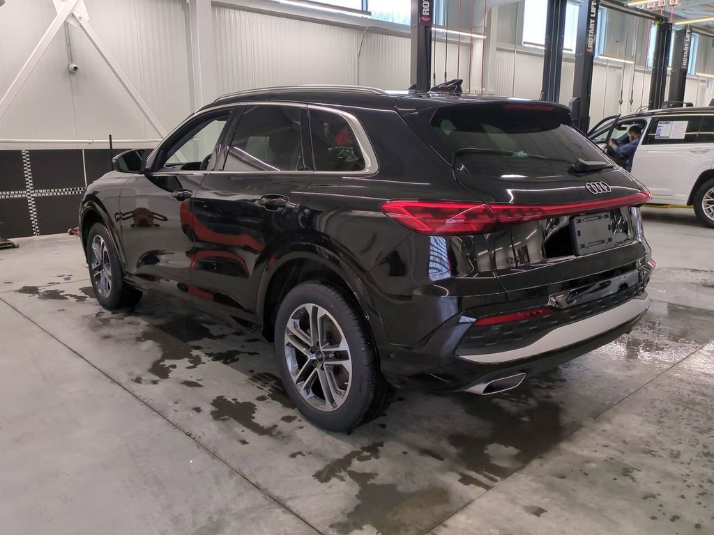 Used 2025 Audi Q5 Premium w/ Convenience Package image 5
