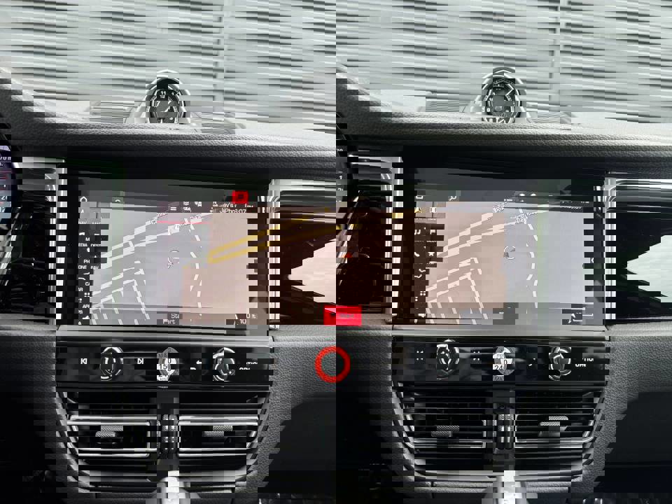 Certified 2026 Porsche Macan image 18