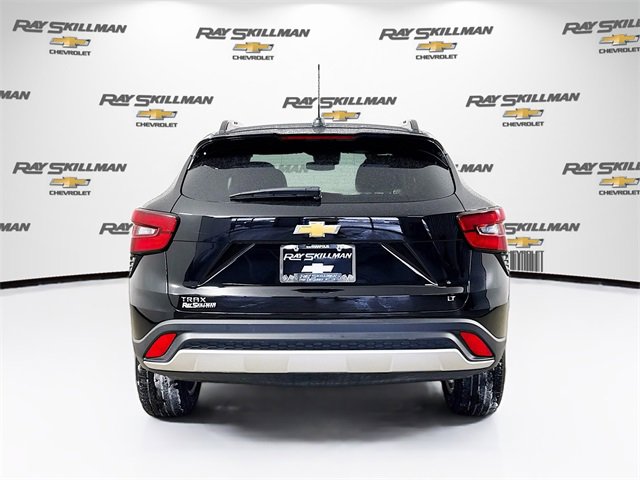 Used 2025 Chevrolet Trax LT w/ LT Convenience Package image 6