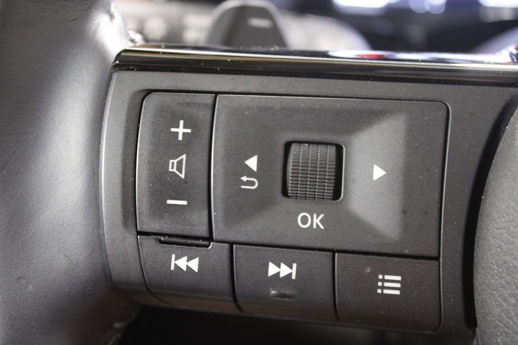 Used 2024 Nissan Pathfinder Platinum w/ Cargo Package image 39