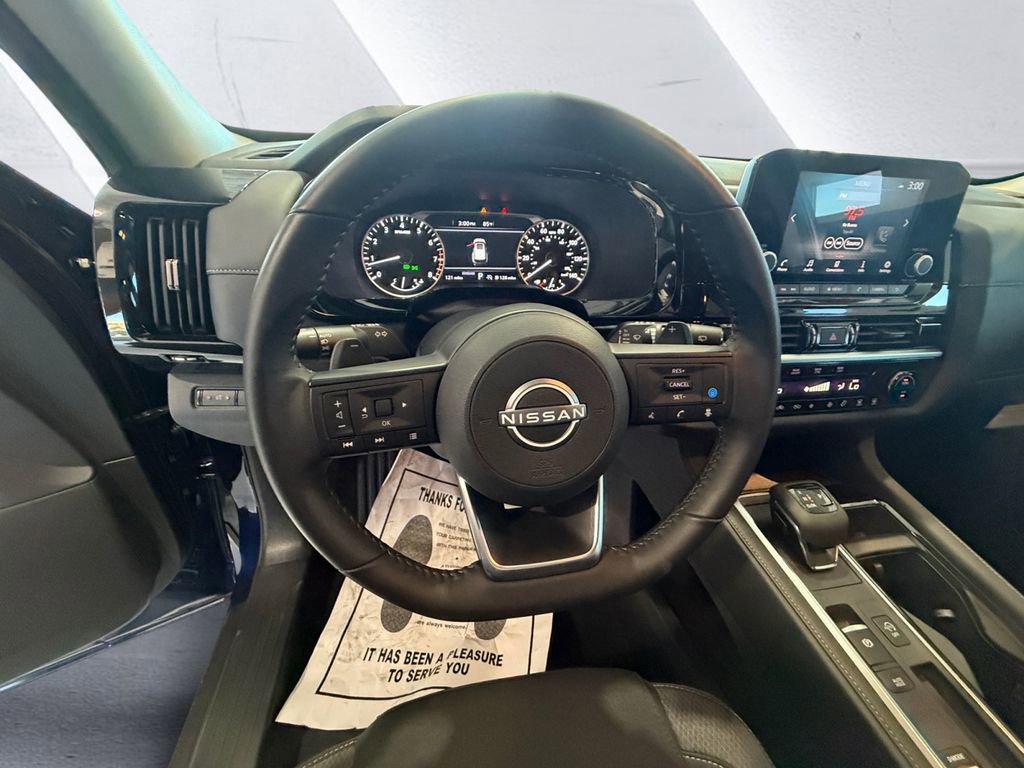 Used 2025 Nissan Pathfinder SV image 9