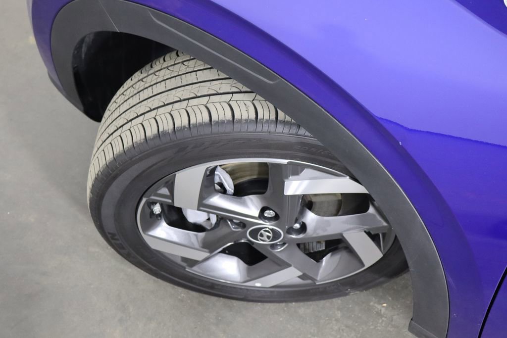 Used 2025 Hyundai Venue SEL FWD image 36