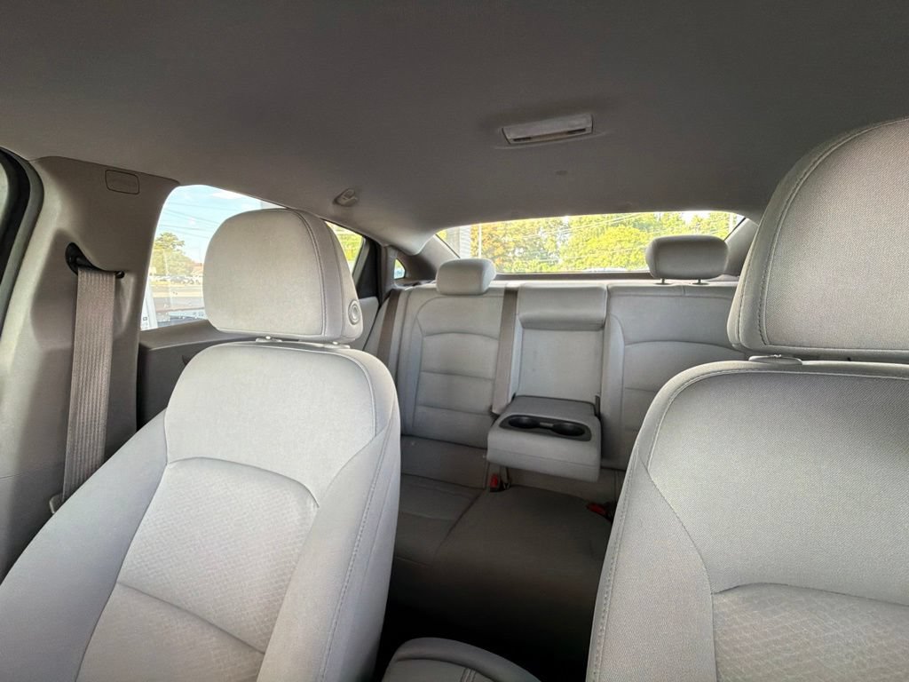 Used 2025 Chevrolet Malibu LT FWD image 24