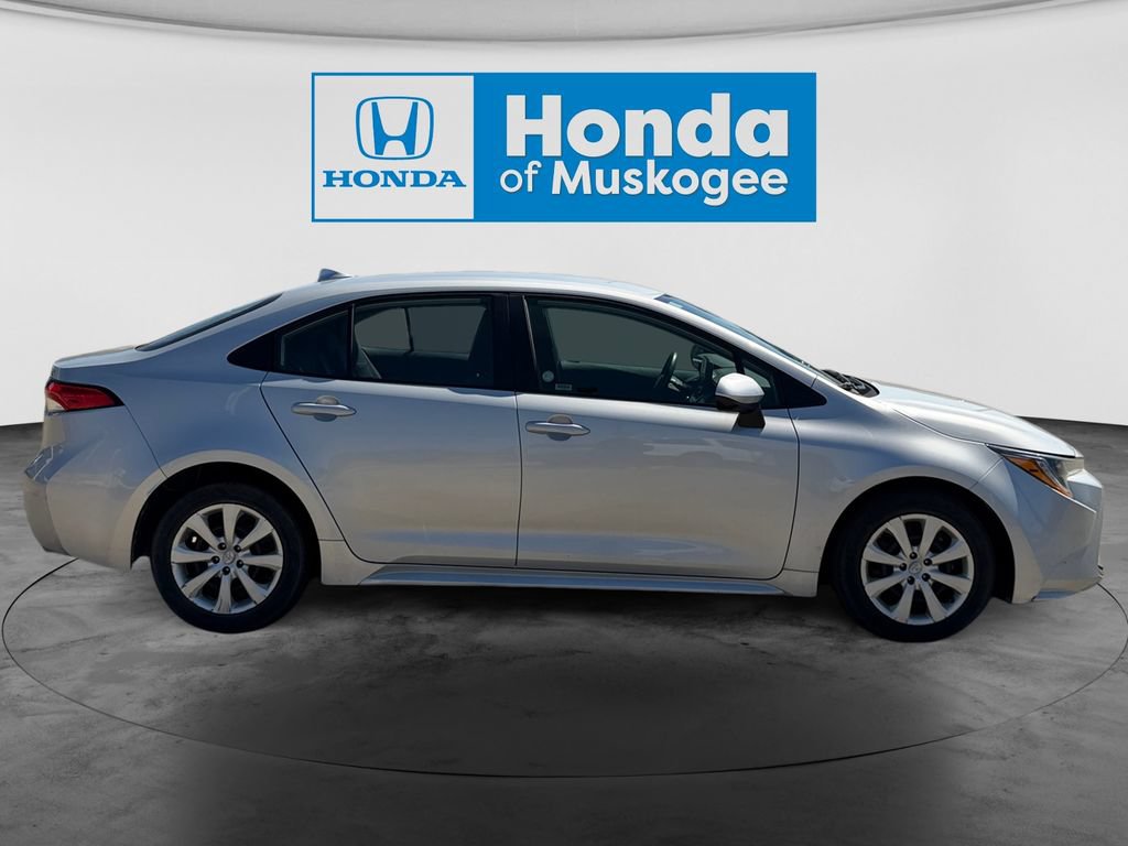 Used 2025 Toyota Corolla LE FWD image 4